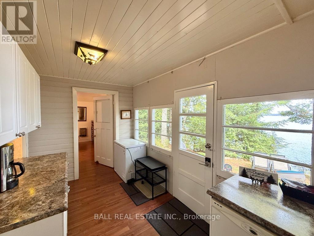 551 RENWICK ROAD - 16