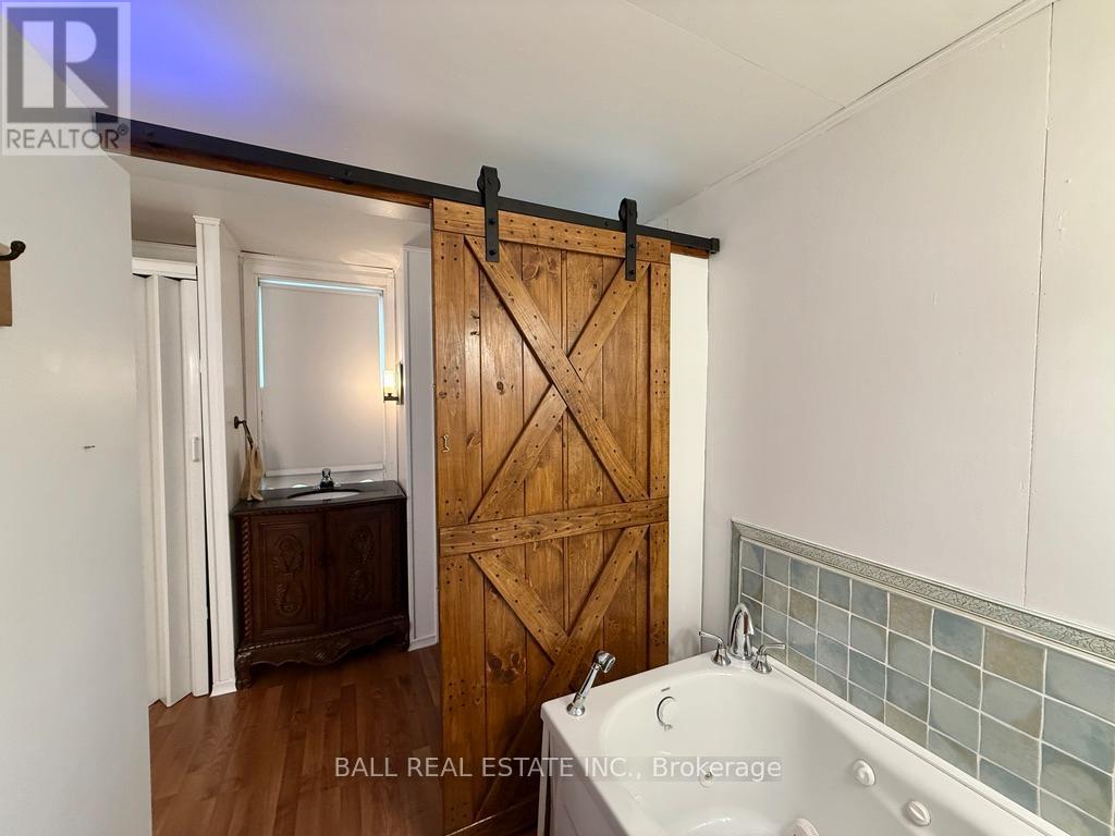 551 RENWICK ROAD - 27