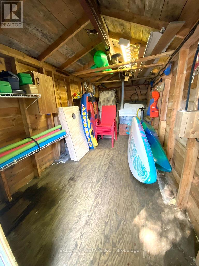 551 RENWICK ROAD - 36
