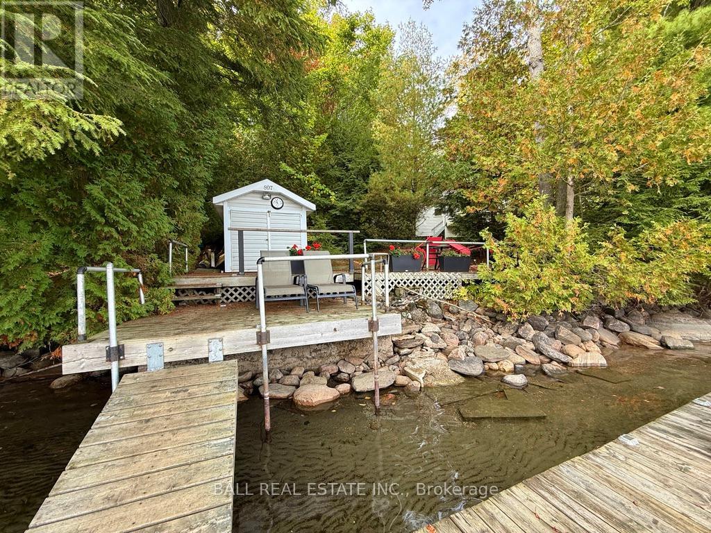 551 RENWICK ROAD - 5