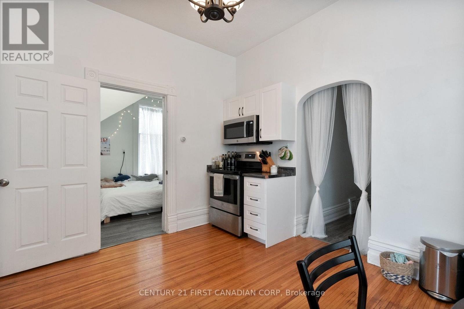 578 WATERLOO STREET - 11