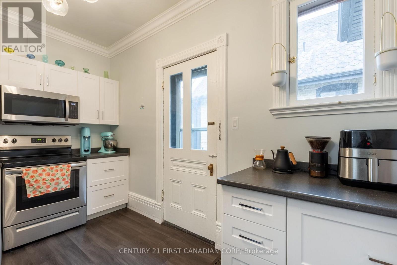 578 WATERLOO STREET - 23