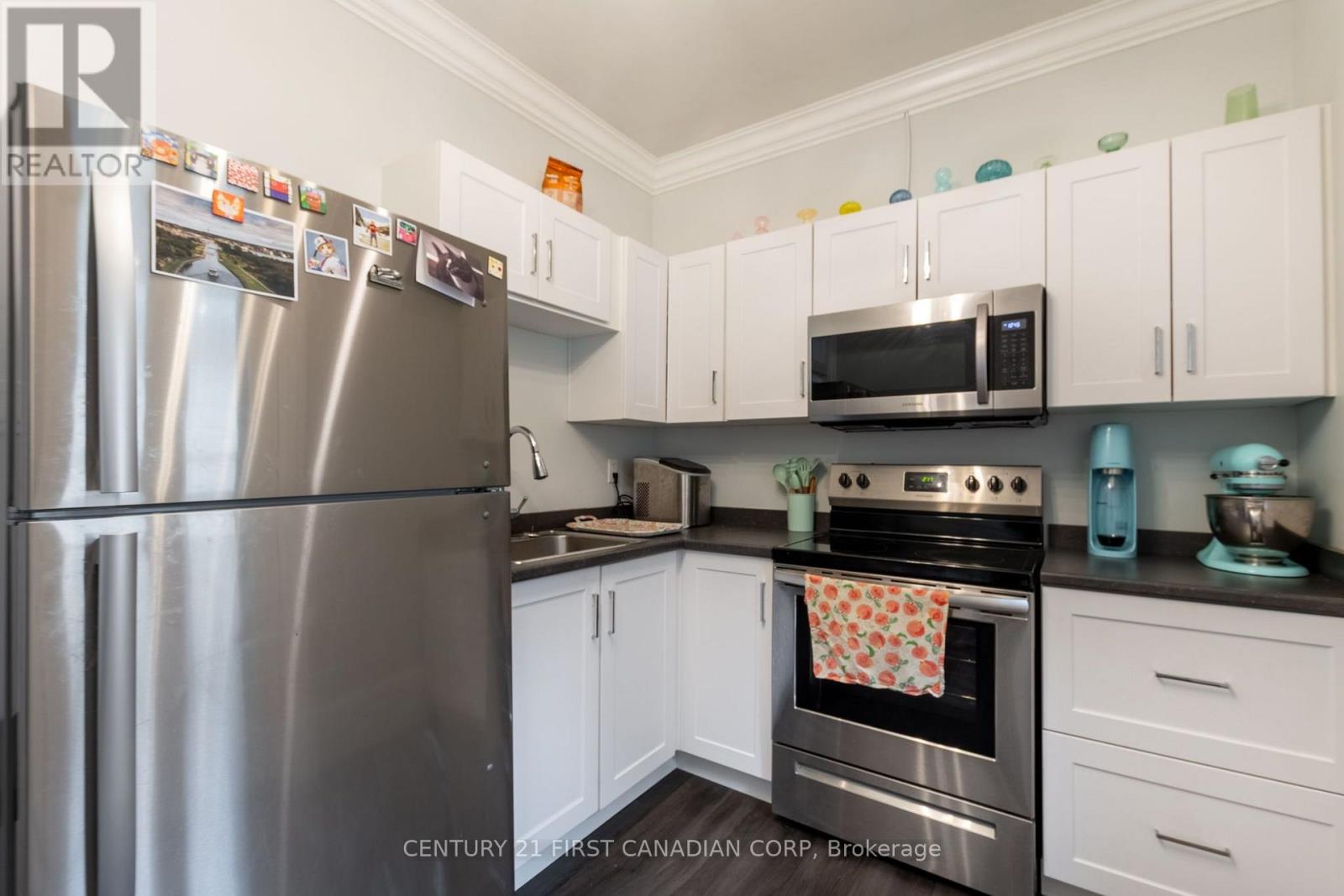 578 WATERLOO STREET - 25