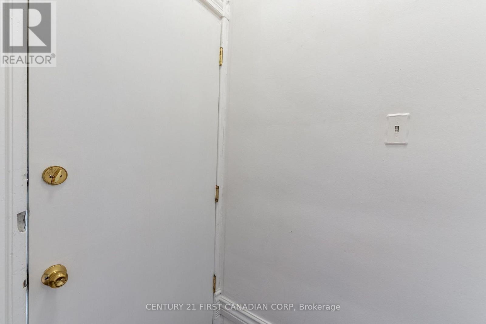 578 WATERLOO STREET - 3