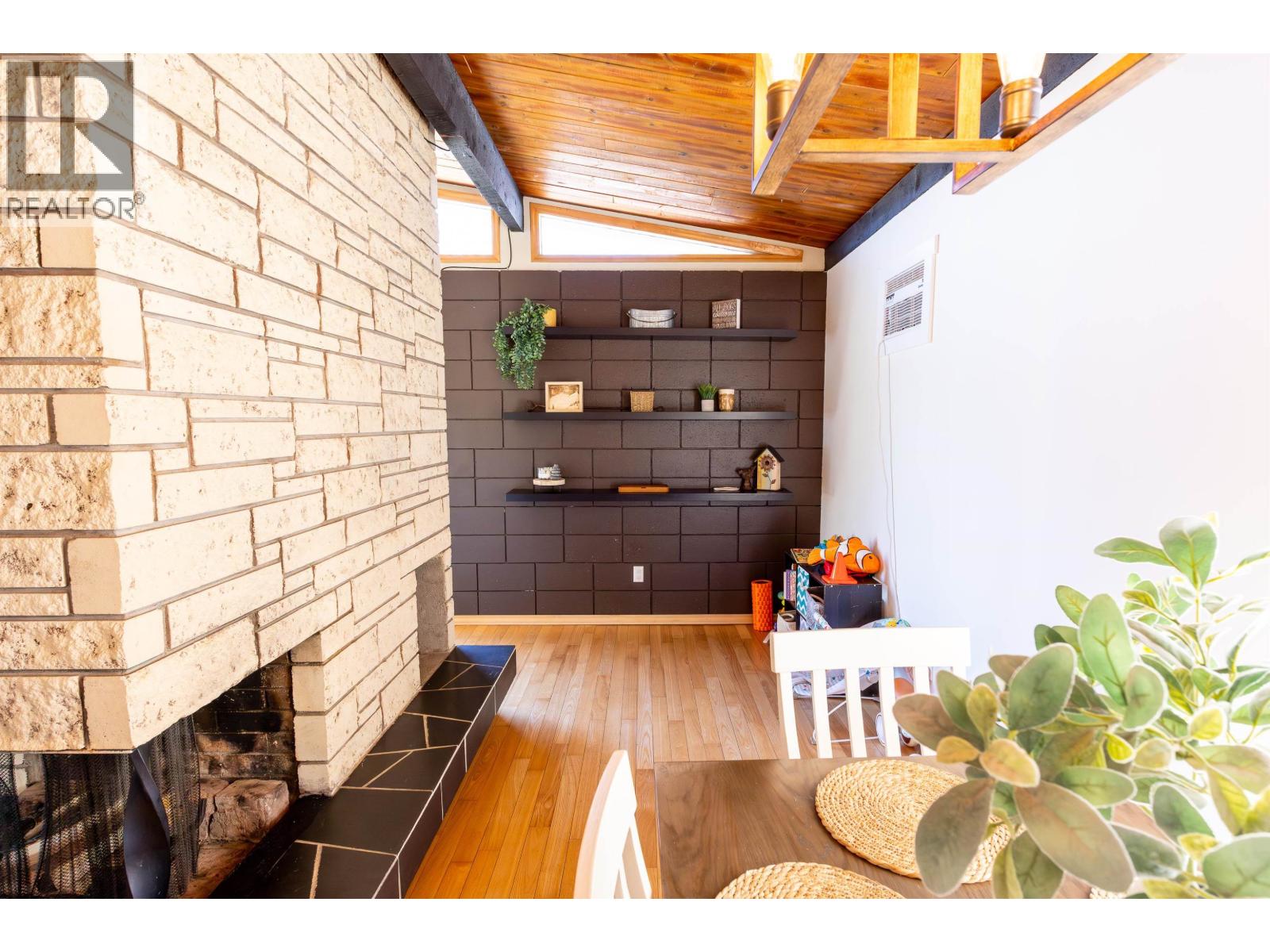 11404 95A STREET - 14