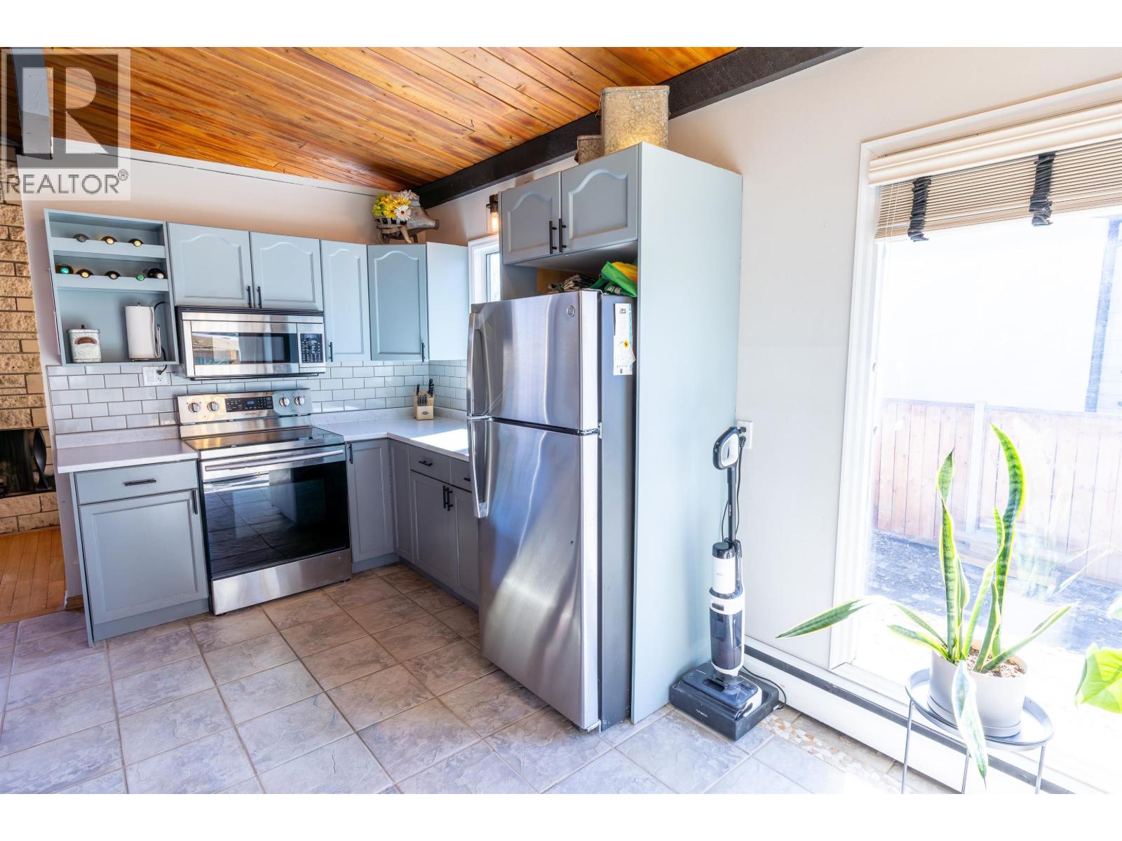 11404 95A STREET - 10