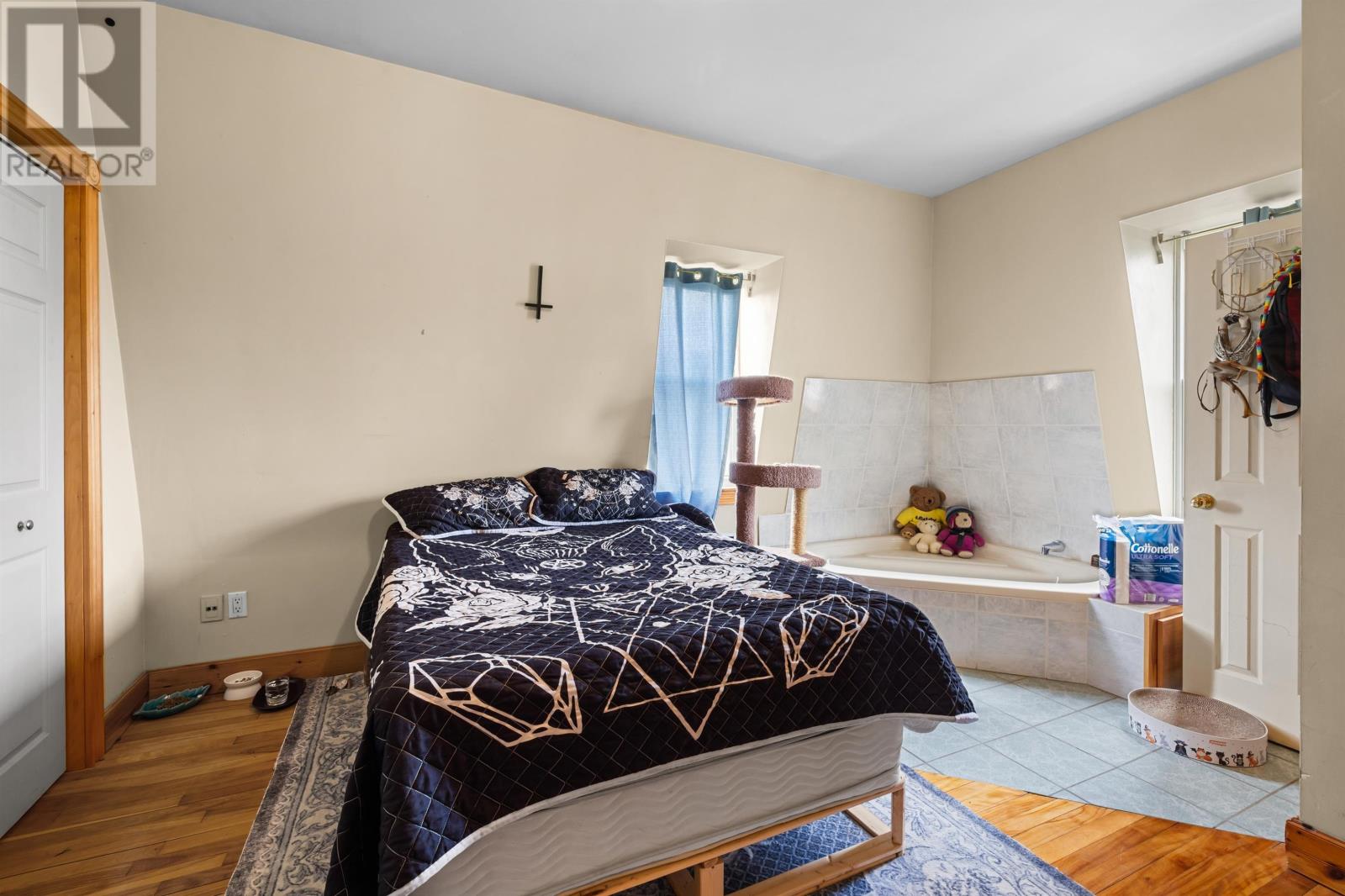 14 Riverside Drive - 14