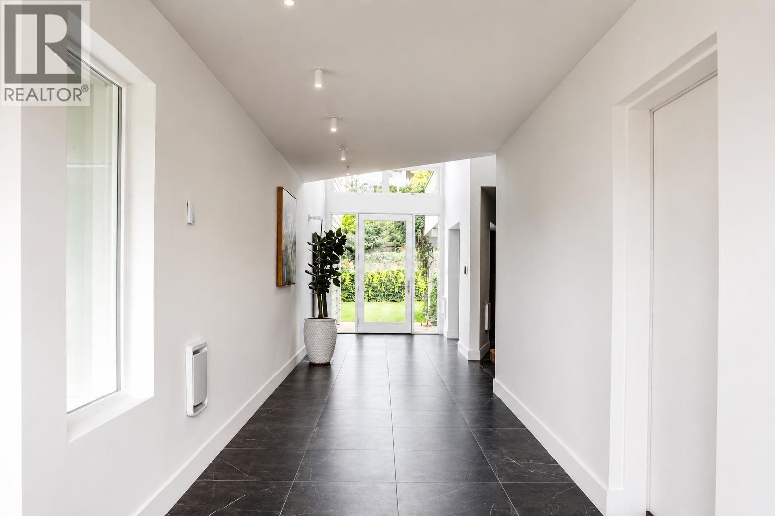 319 Carmel Crescent - 2