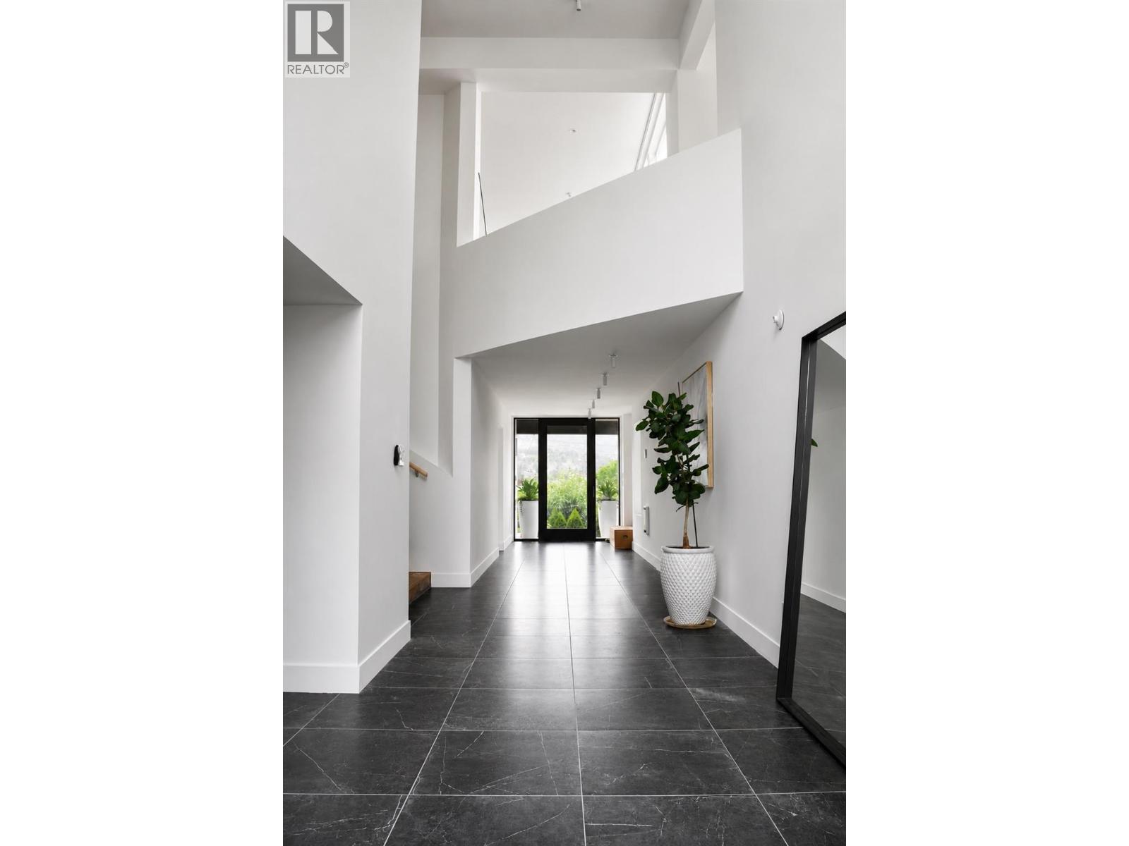 319 Carmel Crescent - 4
