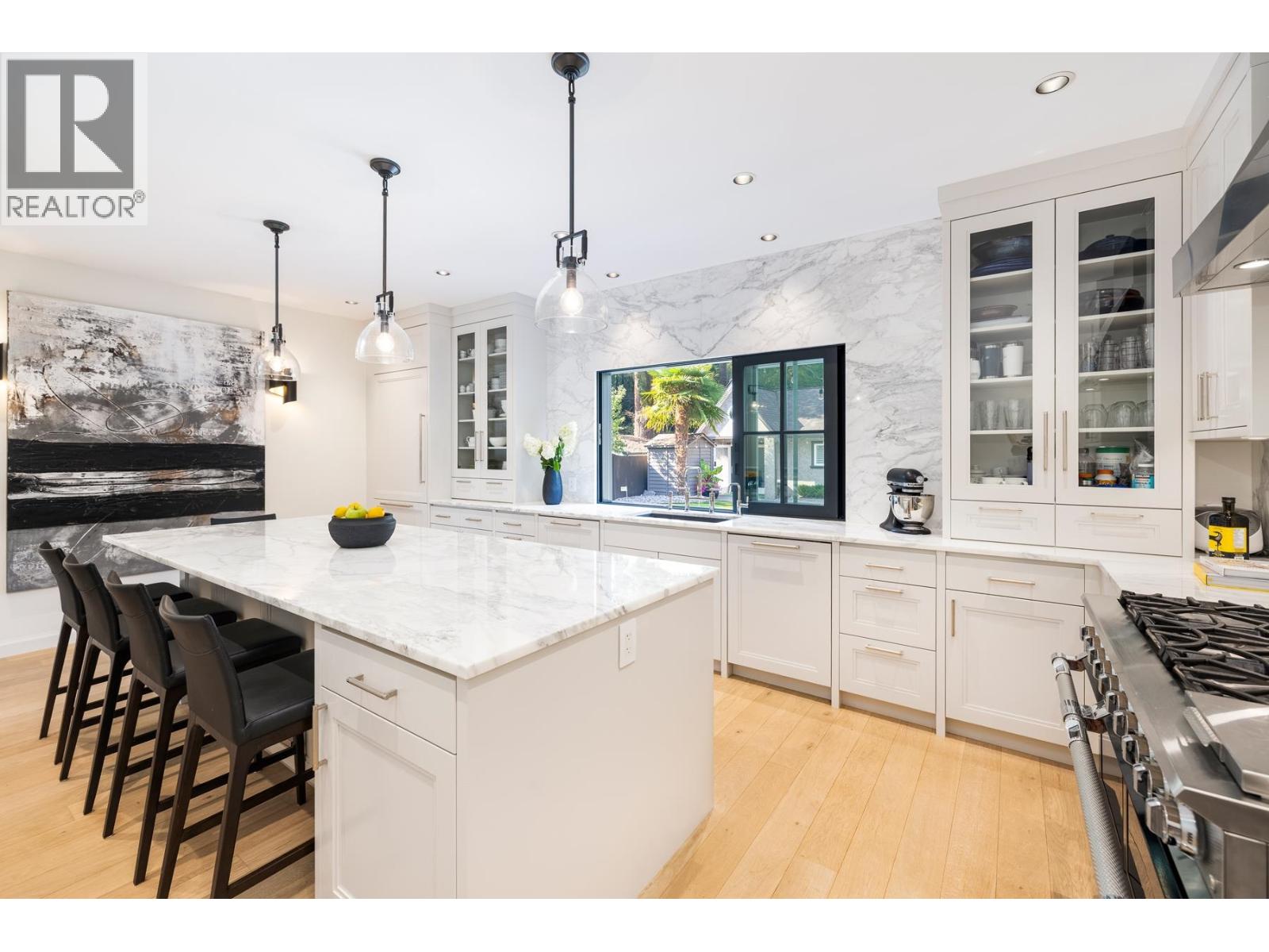 1018 W 19TH STREET, North Vancouver