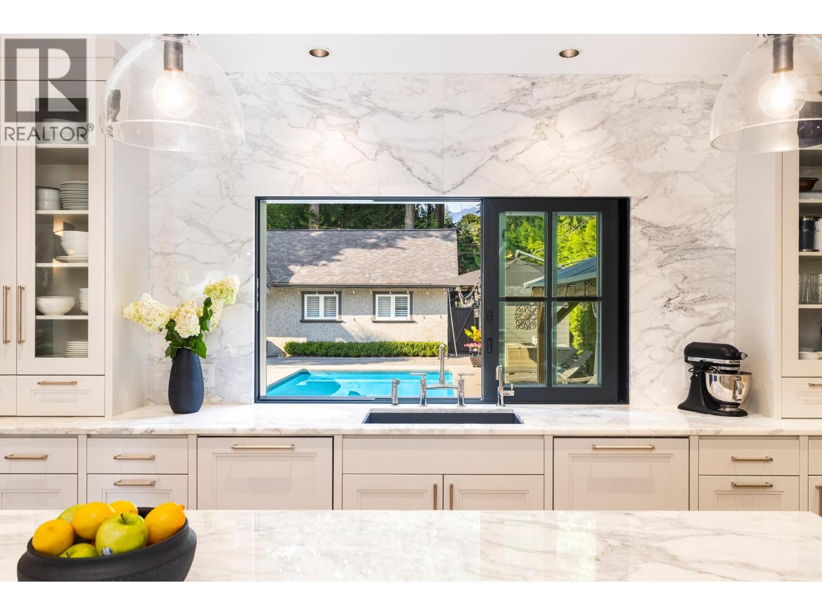 1018 W 19TH STREET, North Vancouver