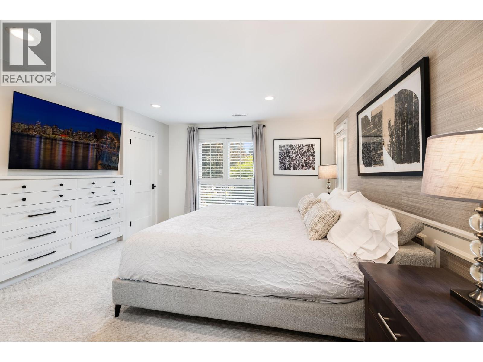 1018 W 19TH STREET, North Vancouver