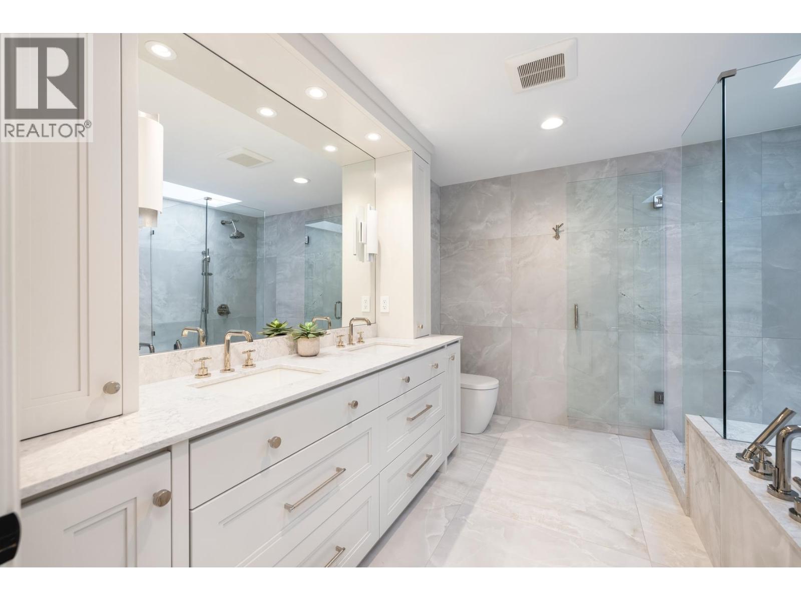 1018 W 19TH STREET, North Vancouver