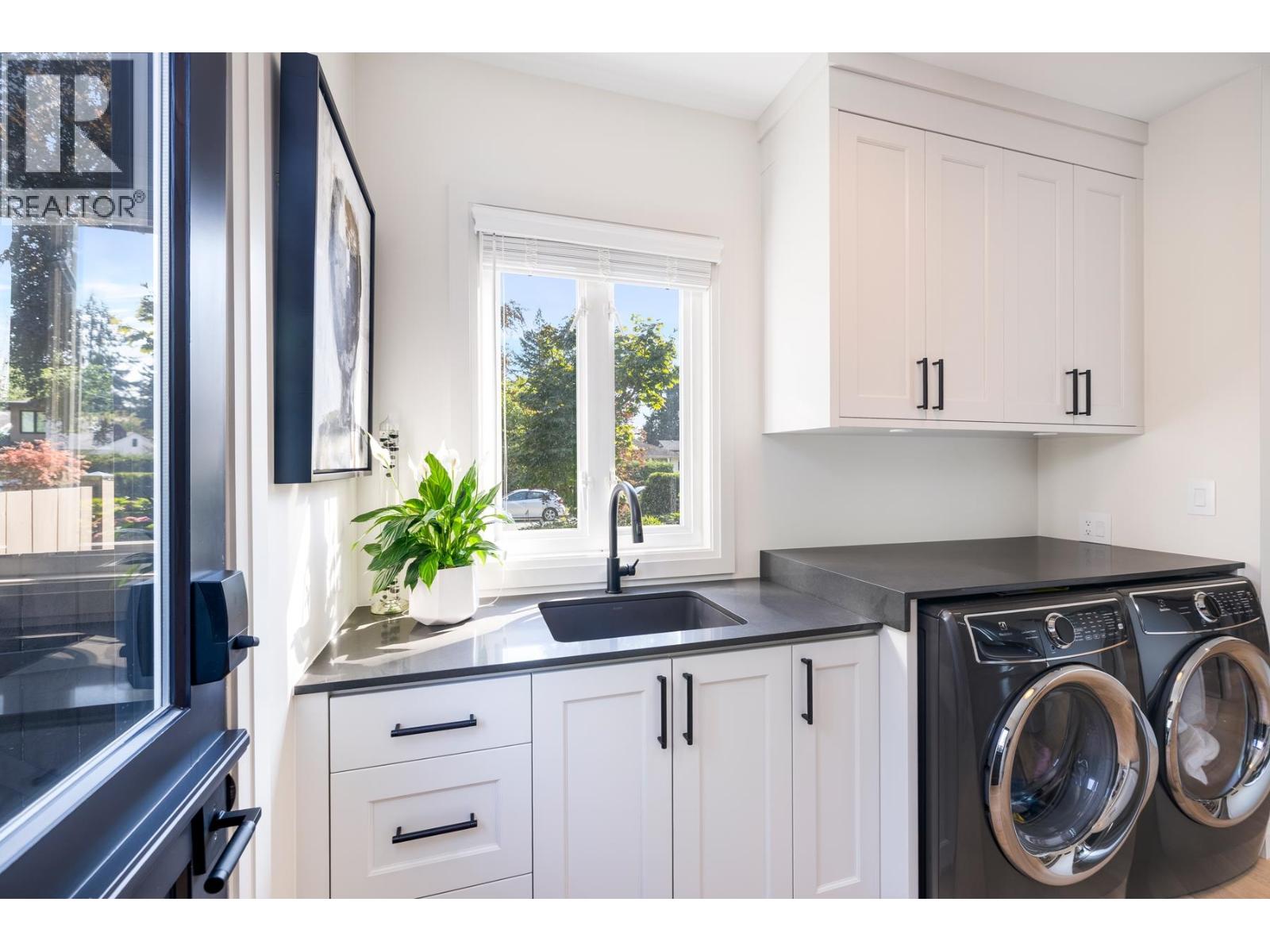 1018 W 19TH STREET, North Vancouver