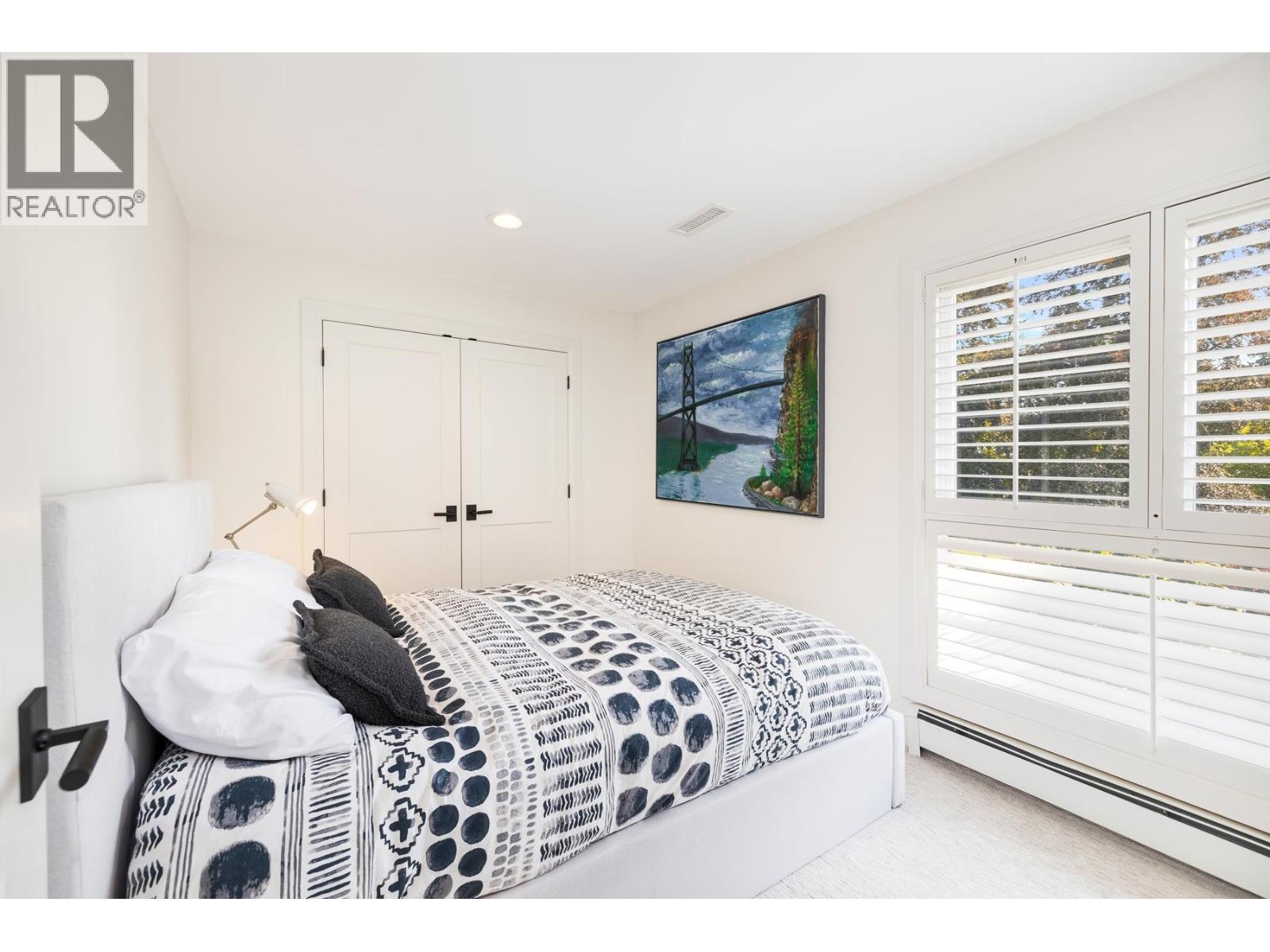 1018 W 19TH STREET, North Vancouver