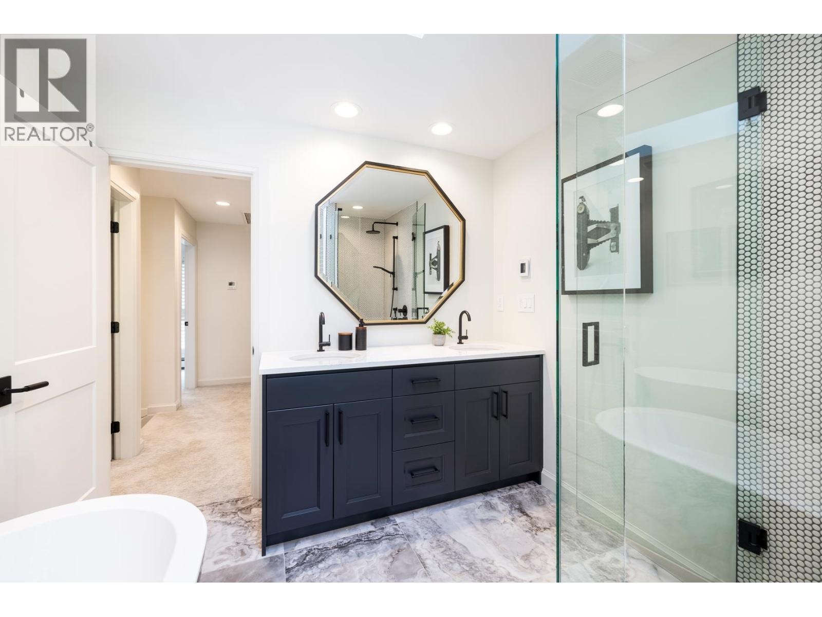 1018 W 19TH STREET, North Vancouver