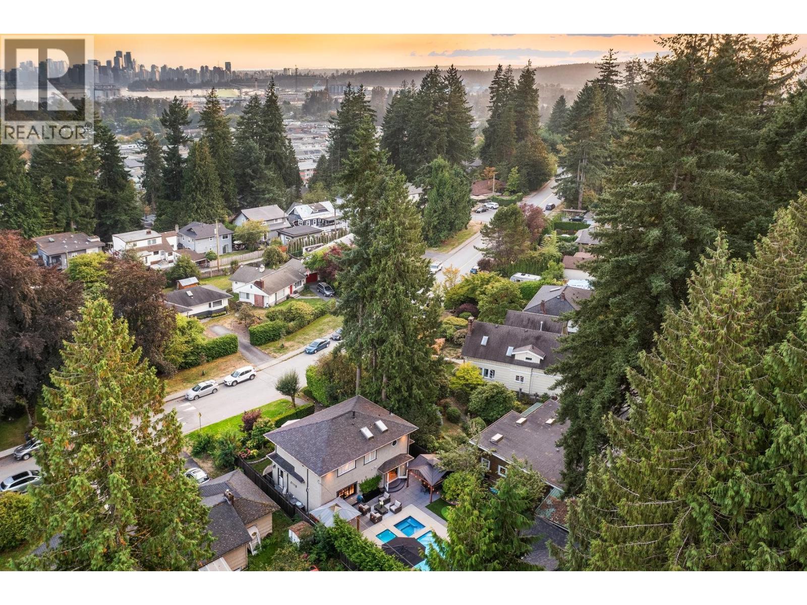1018 W 19TH STREET, North Vancouver