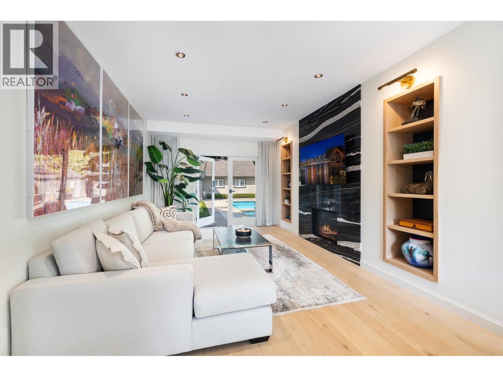 1018 W 19TH STREET, North Vancouver