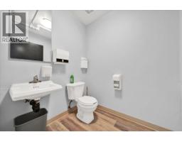 1355 Main Street, North Vancouver, BC V7J1C4 Photo 13