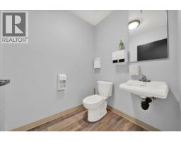 1355 Main Street, North Vancouver, BC V7J1C4 Photo 14