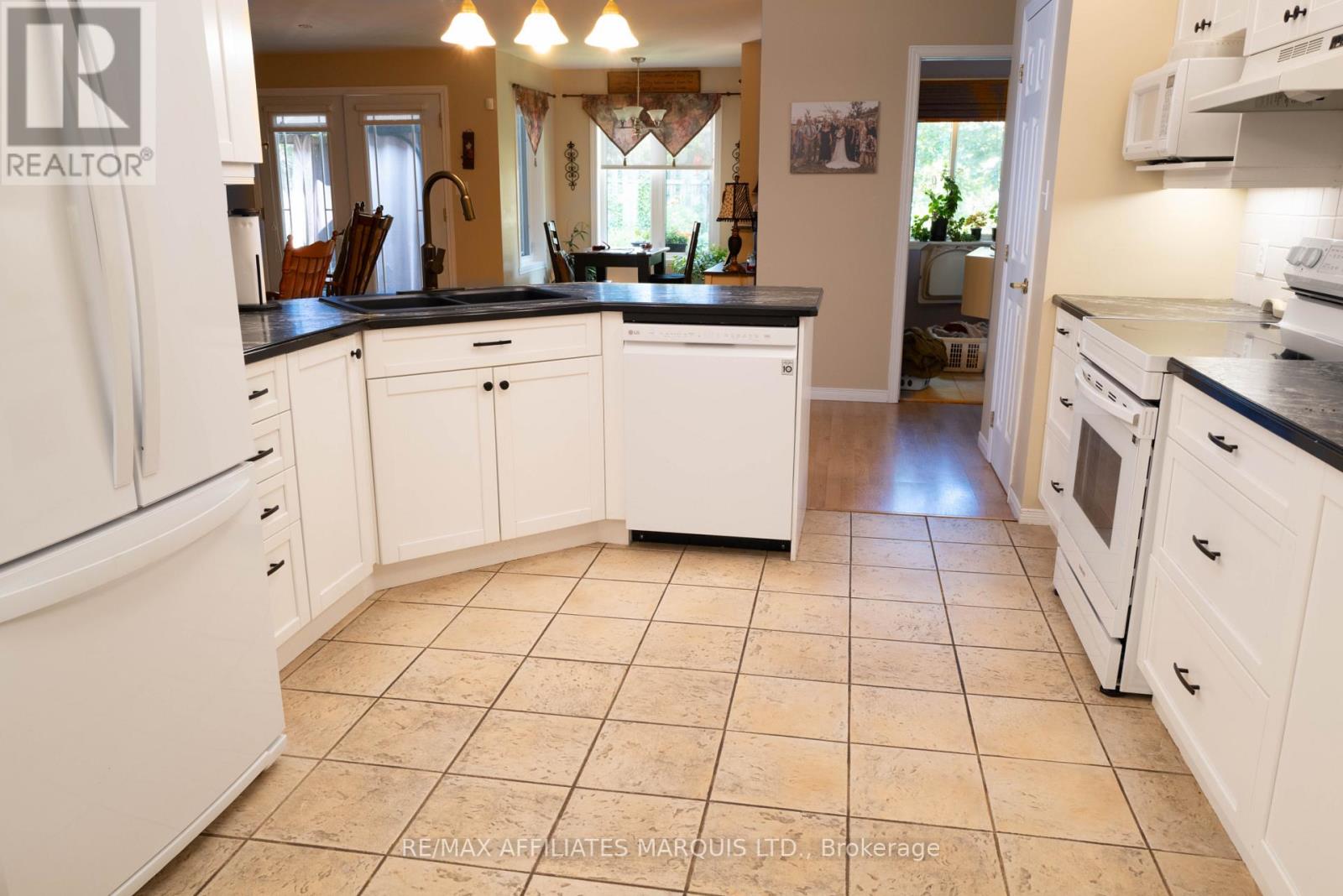 1274 DAPRAT AVENUE - 11