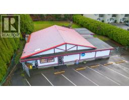 3346 Island Hwy W, Qualicum Beach, BC V9K2B3 Photo 12