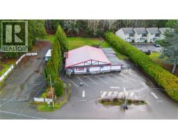 3346 Island Hwy W, Qualicum Beach, BC V9K2B3 Photo 13