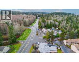 3346 Island Hwy W, Qualicum Beach, BC V9K2B3 Photo 25