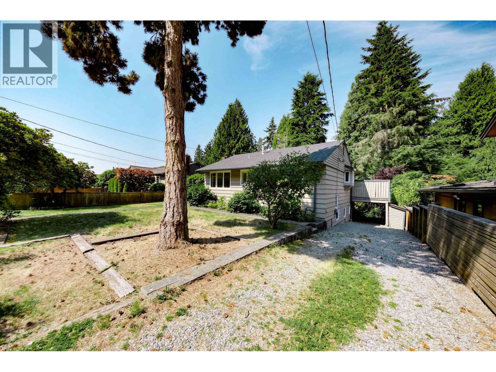 3775 EMERALD DRIVE, North Vancouver — photo 3