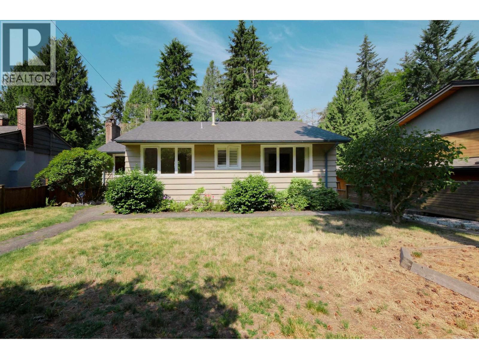 3775 EMERALD DRIVE, North Vancouver — photo 2