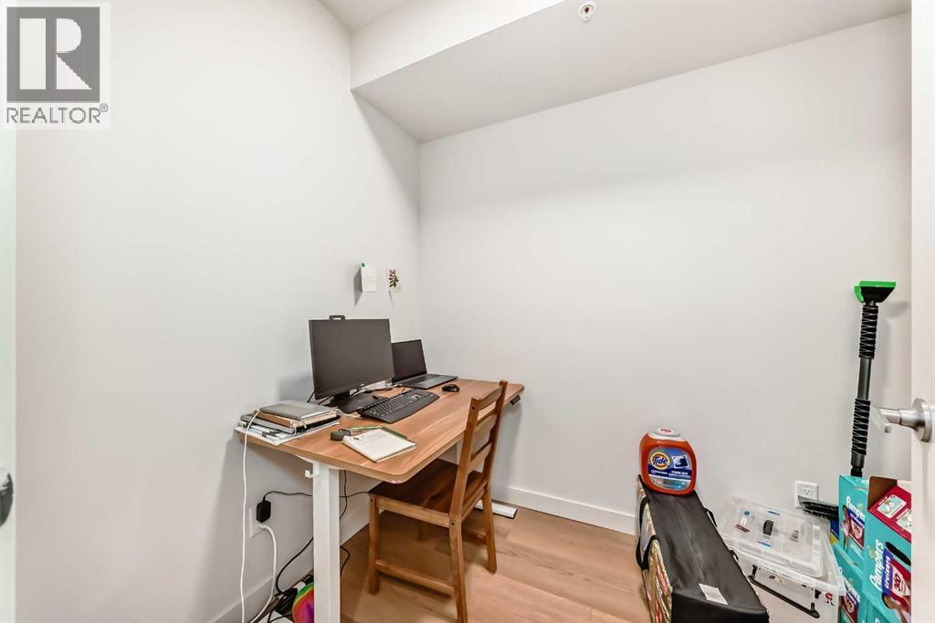 #310 1107 Gladstone Road NW - 36