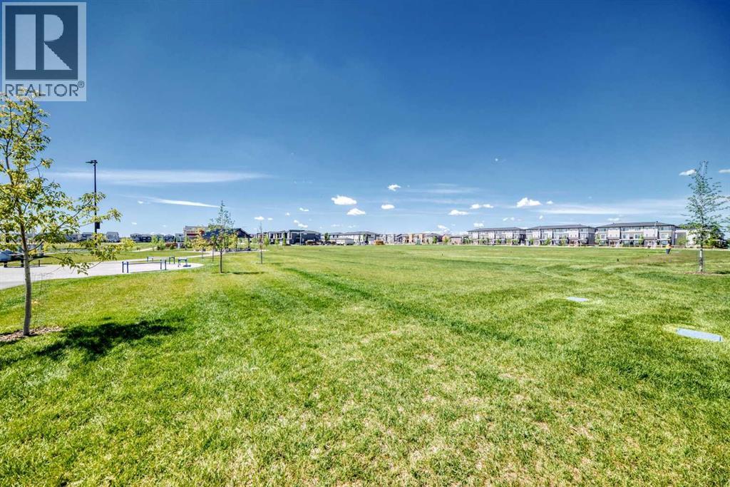 #1217 63 Corner Glen Crescent NE - 37
