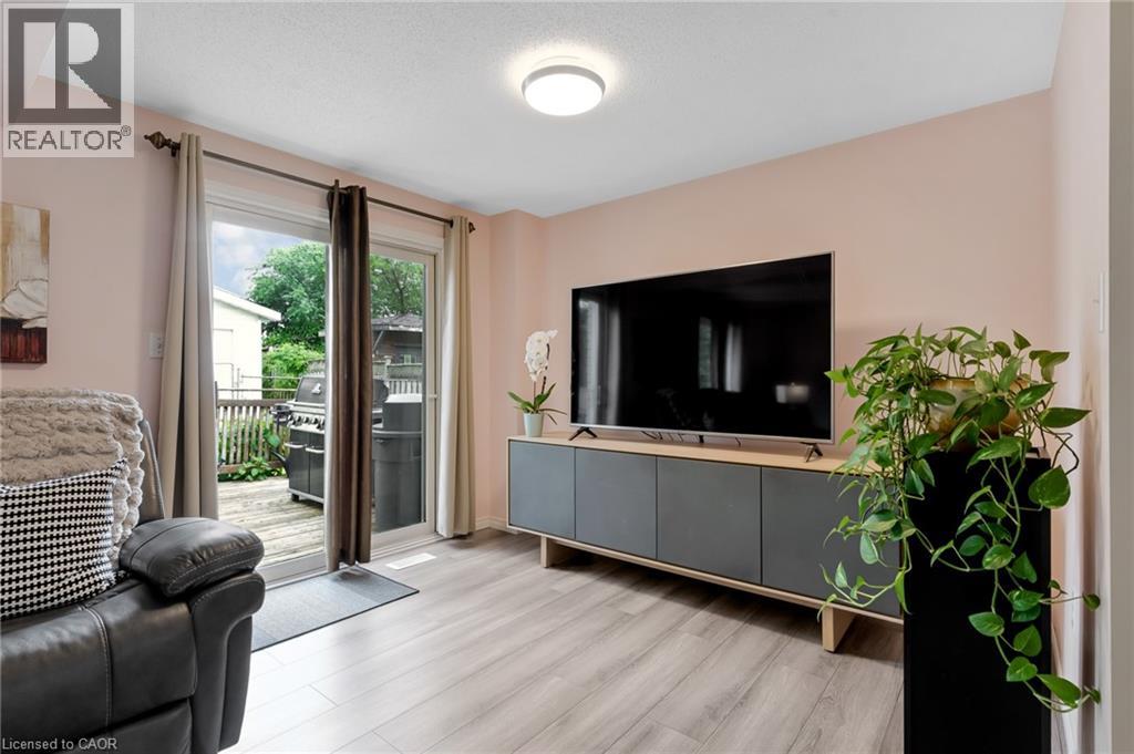 351 N NORTHVIEW HEIGHTS Place - 8