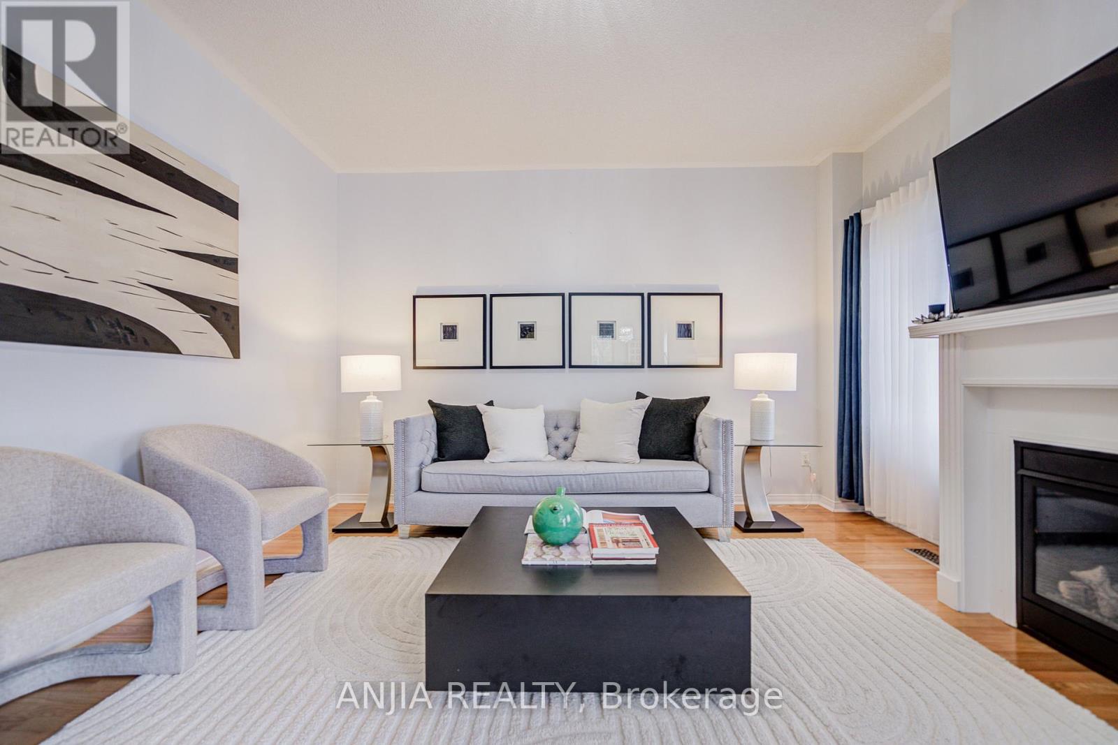 2 HORN STREET - 21