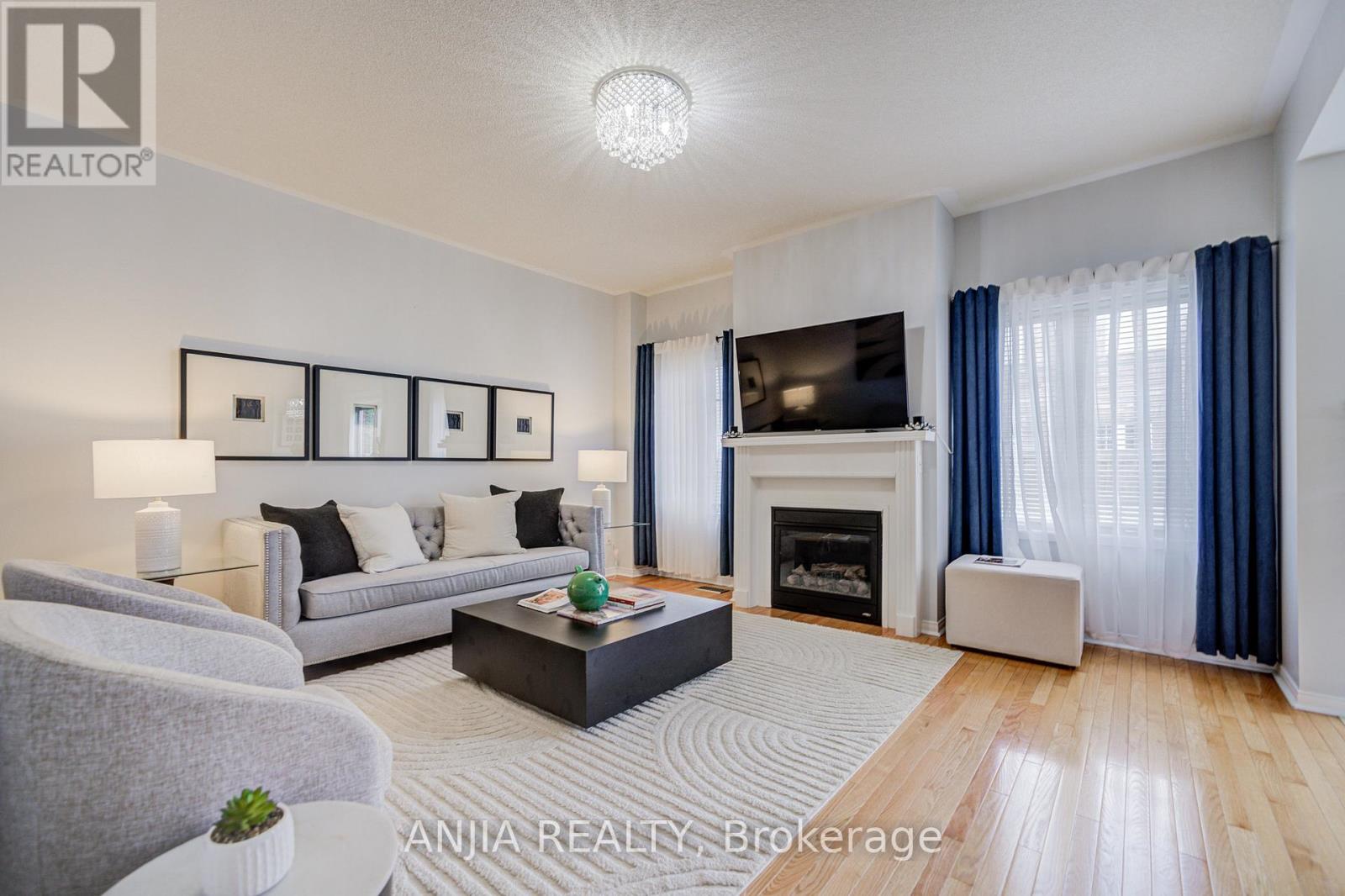 2 HORN STREET - 22