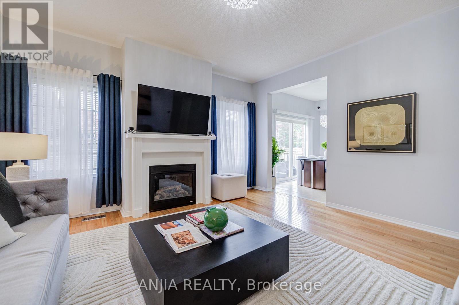 2 HORN STREET - 23