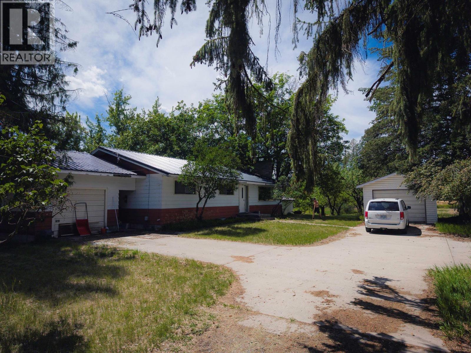 6465 27 Street - 2