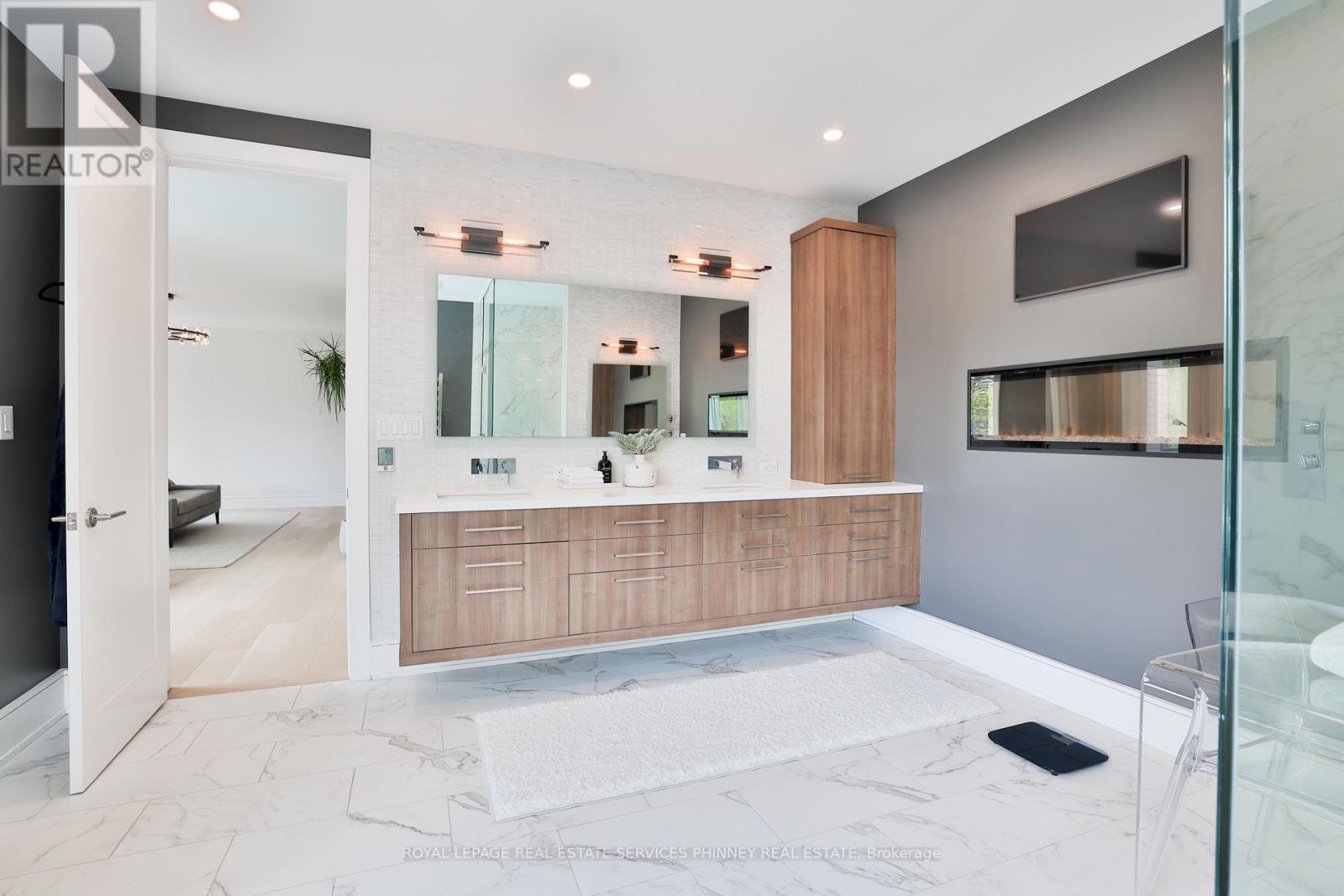 1102 CRESTVIEW STREET - 27