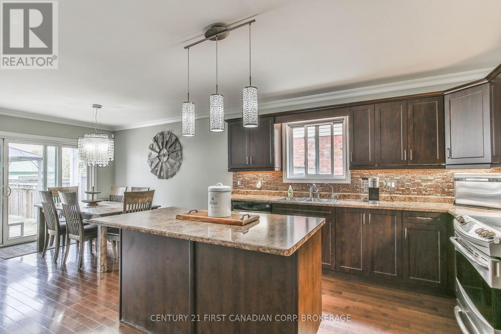 232 BROCK STREET - 10