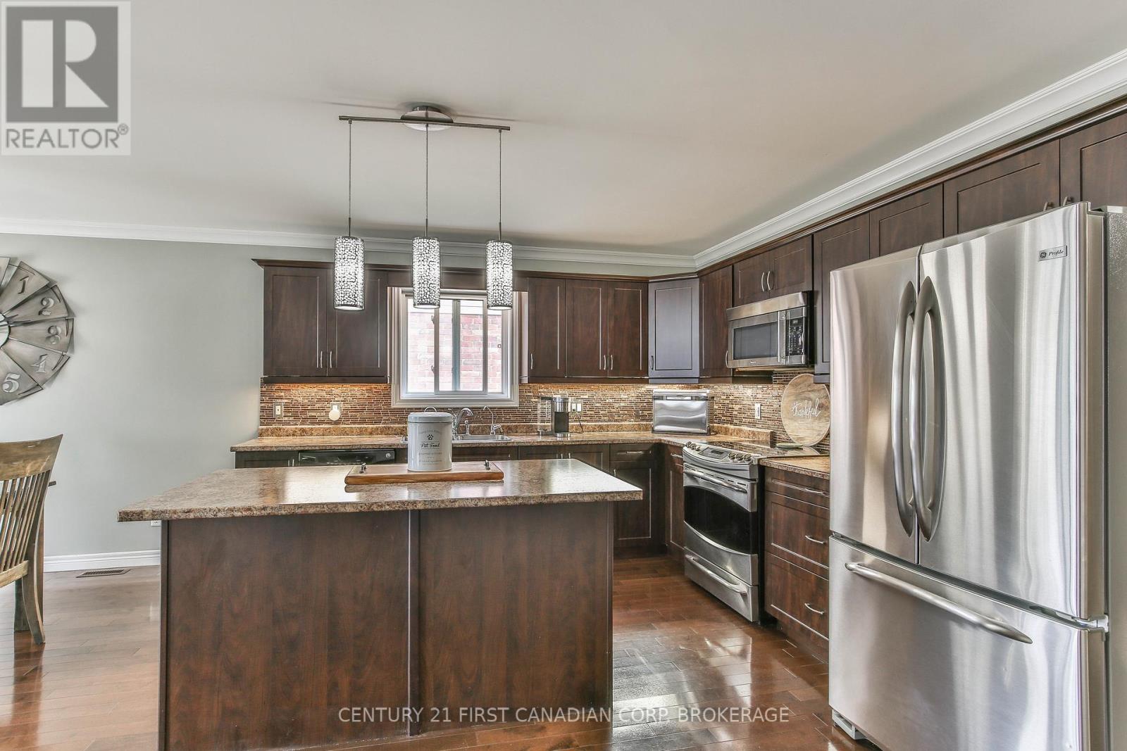 232 BROCK STREET - 9