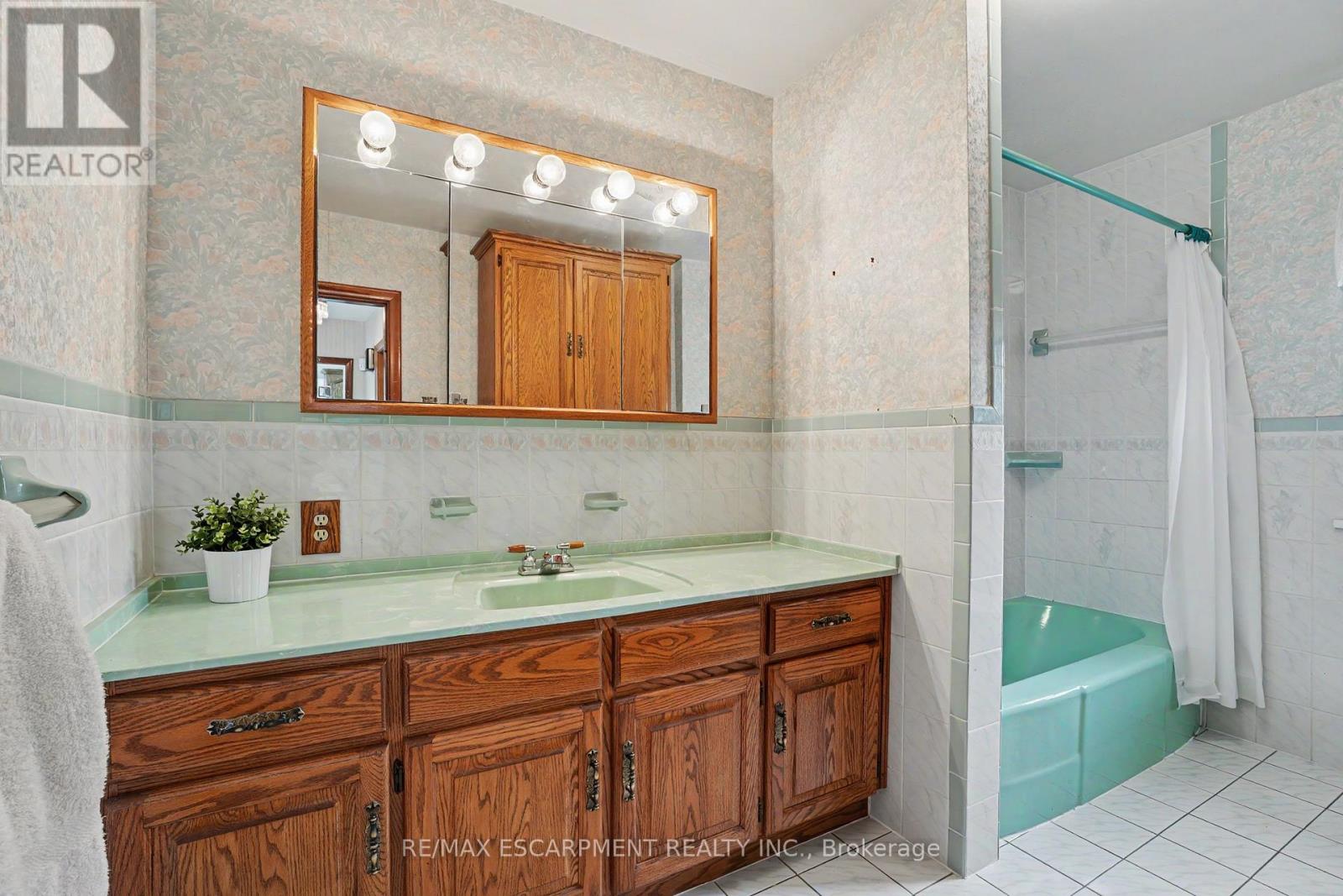 11 MARSHALL AVENUE - 15