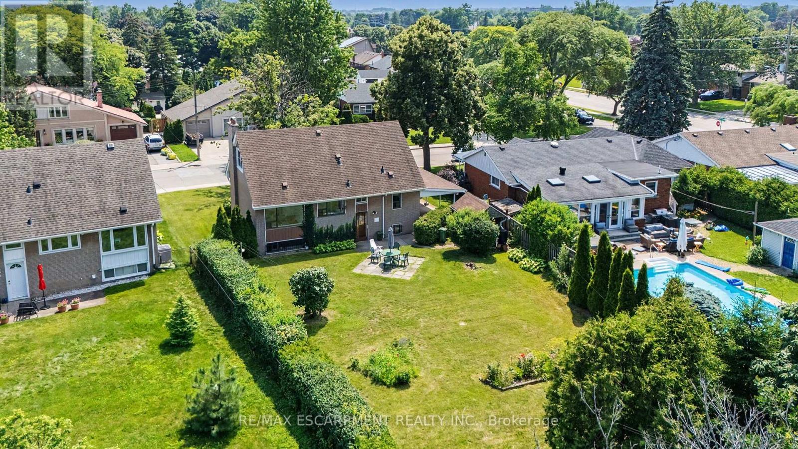 11 MARSHALL AVENUE - 35