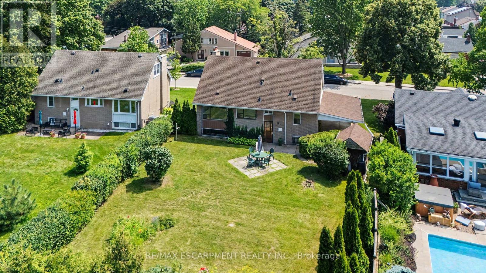 11 MARSHALL AVENUE - 36
