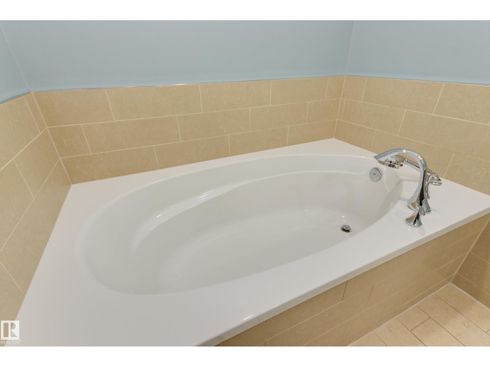 11210 60 ST NW - 31