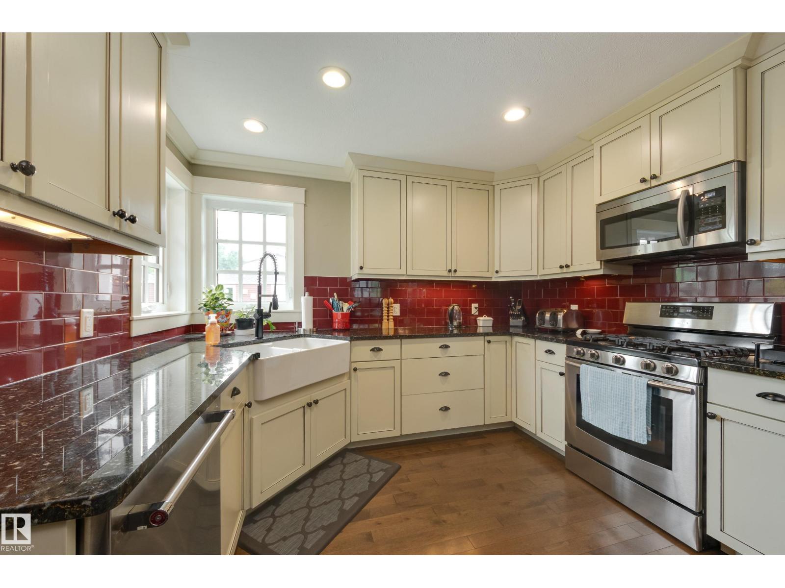 11210 60 ST NW - 15