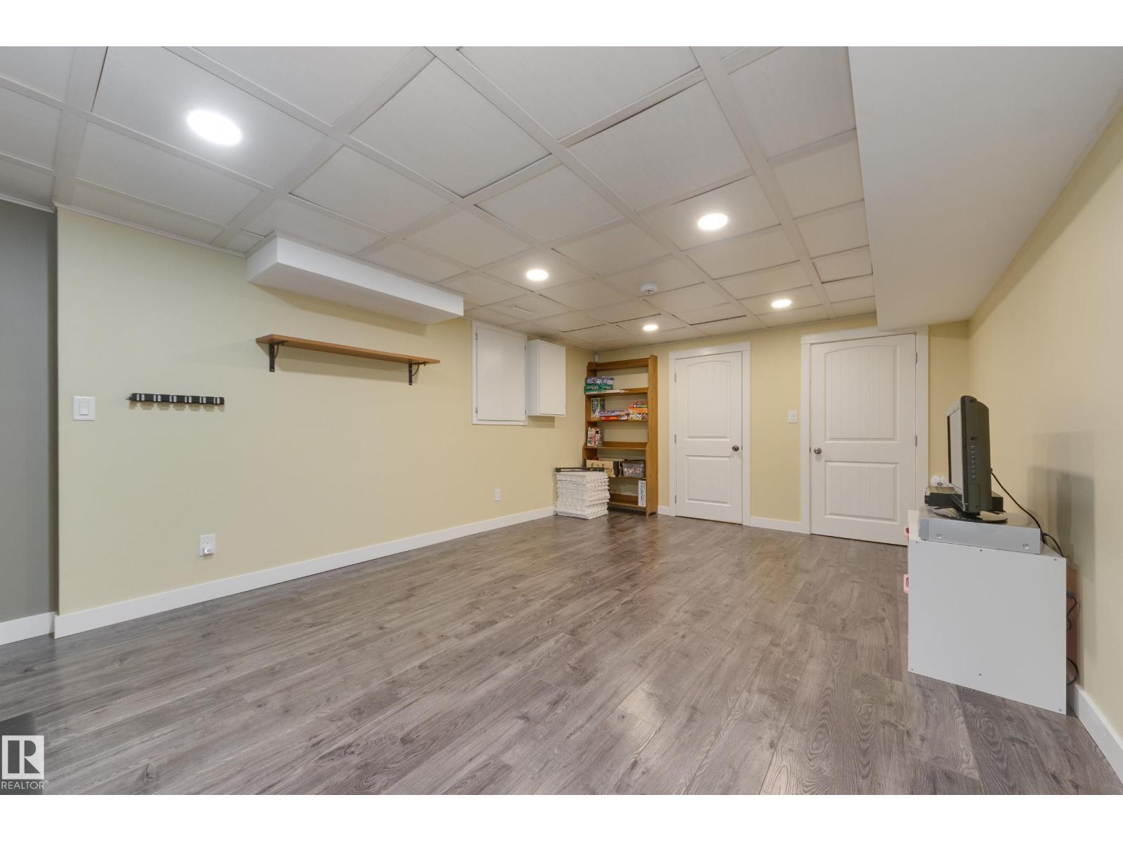 11210 60 ST NW - 45