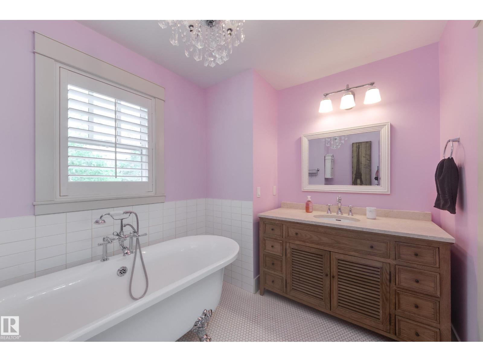 11210 60 ST NW - 42