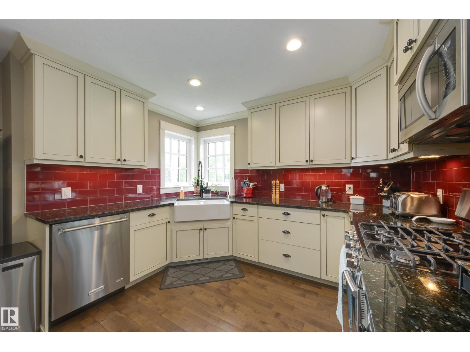 11210 60 ST NW - 16