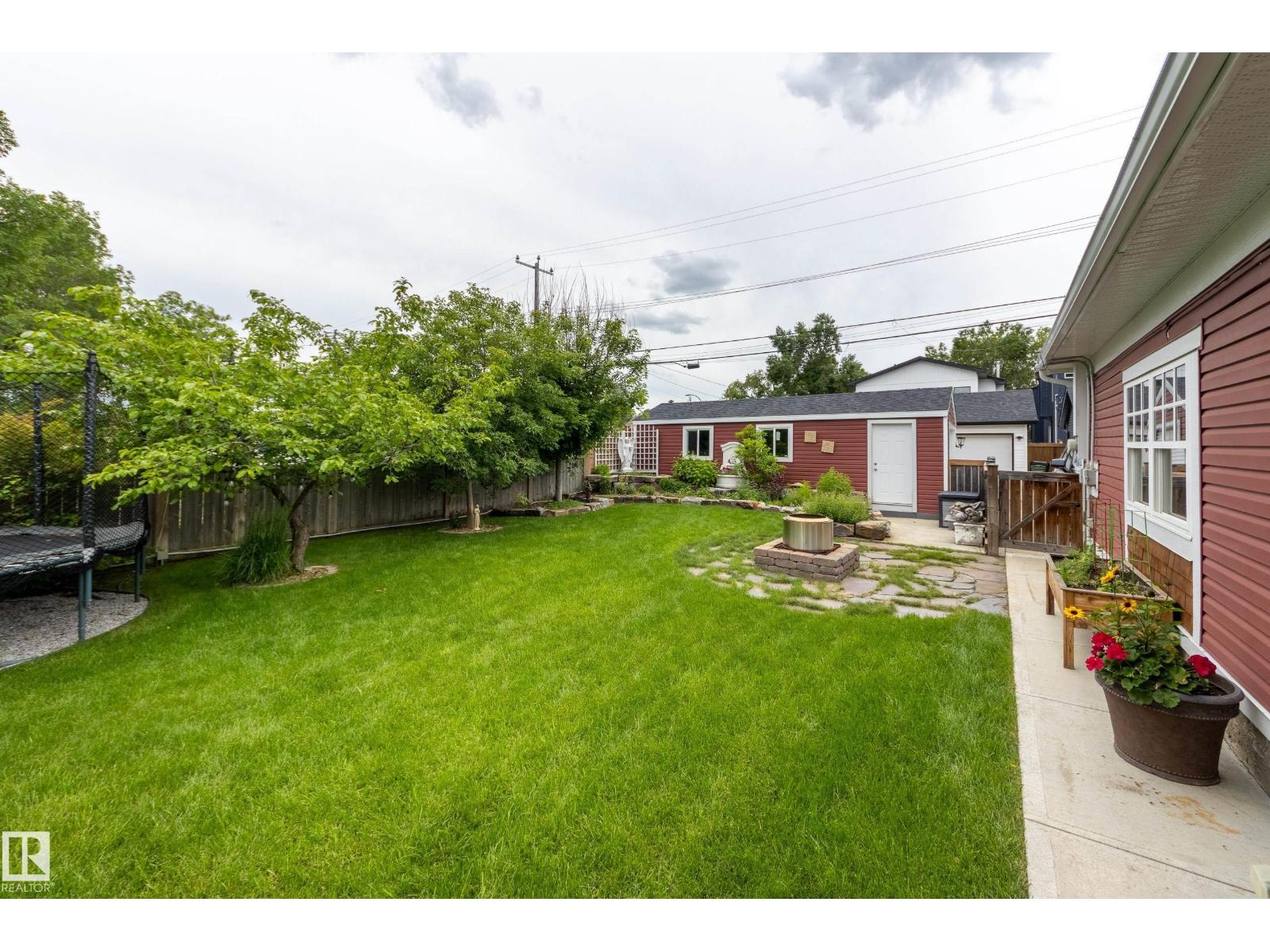 11210 60 ST NW - 59