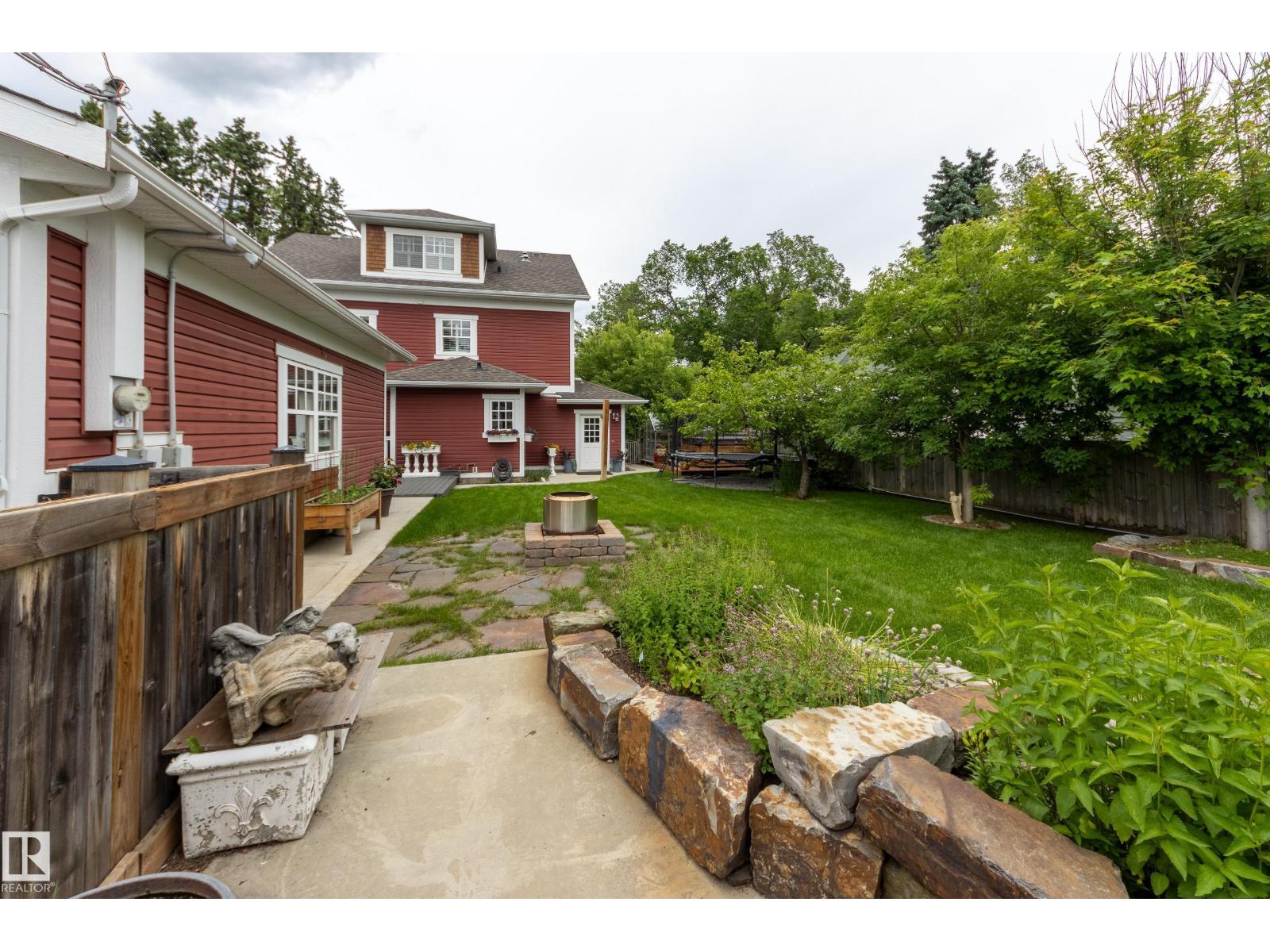 11210 60 ST NW - 60